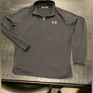 Black Under Armour long sleeve heat gear half zip pullover LARGE